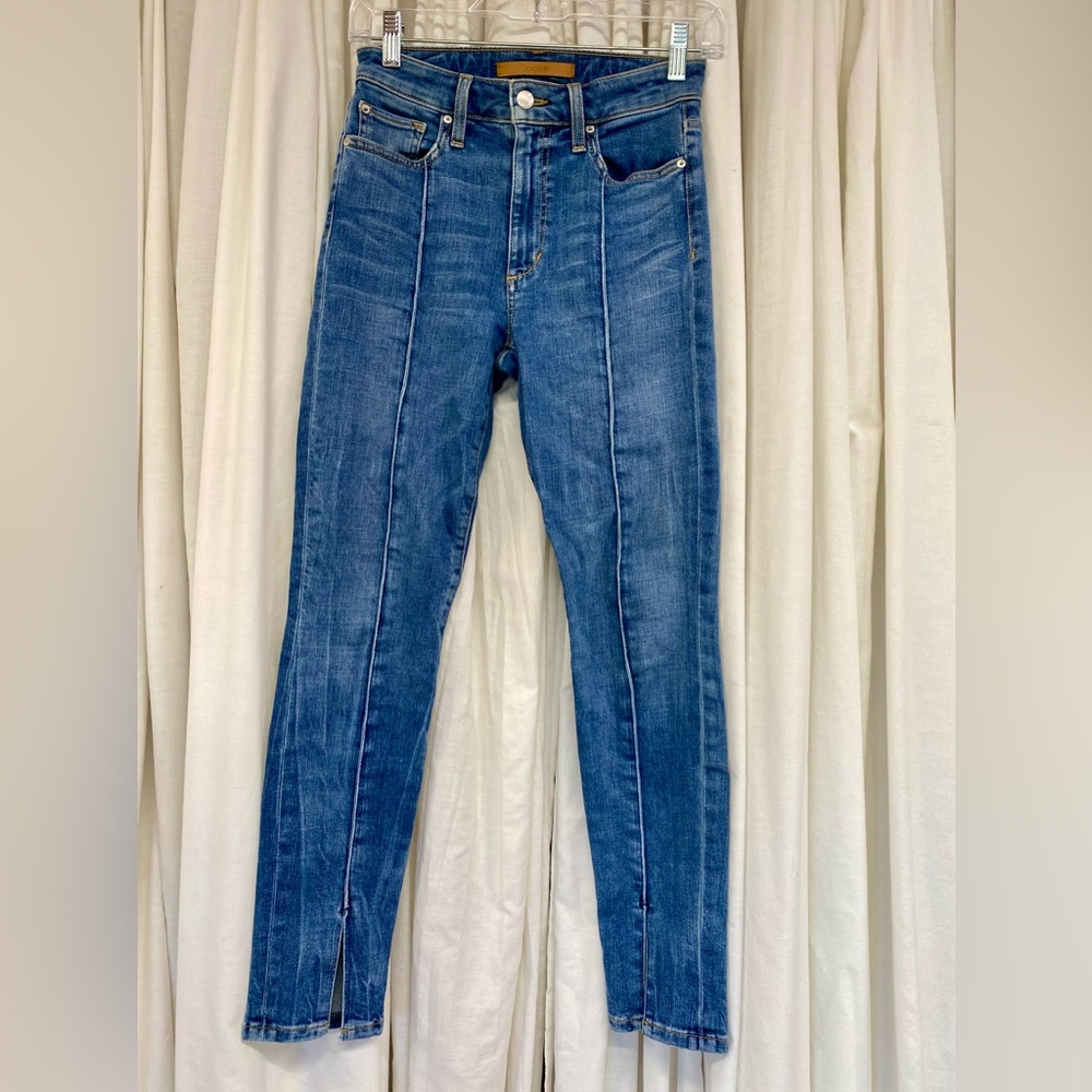 Joe’s Jeans Charlie high rise ankle split hem. Size 25
